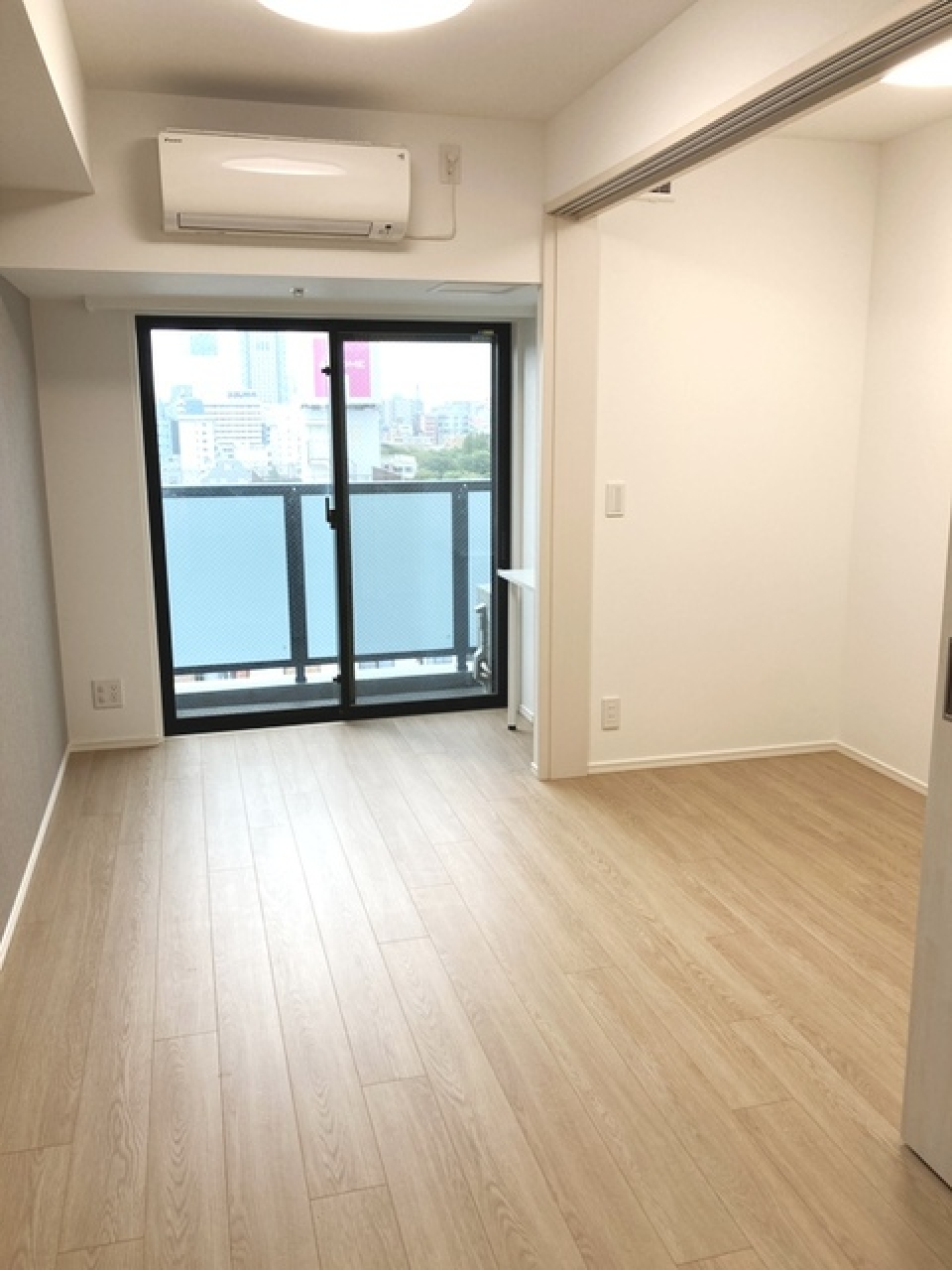 DKからバルコニーへアクセスができます。※写真は同タイプ住戸です。