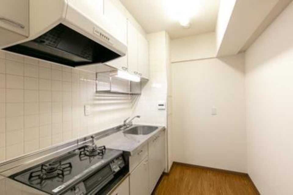 キッチンの様子。３．０帖です。※写真は同タイプ住戸です。
