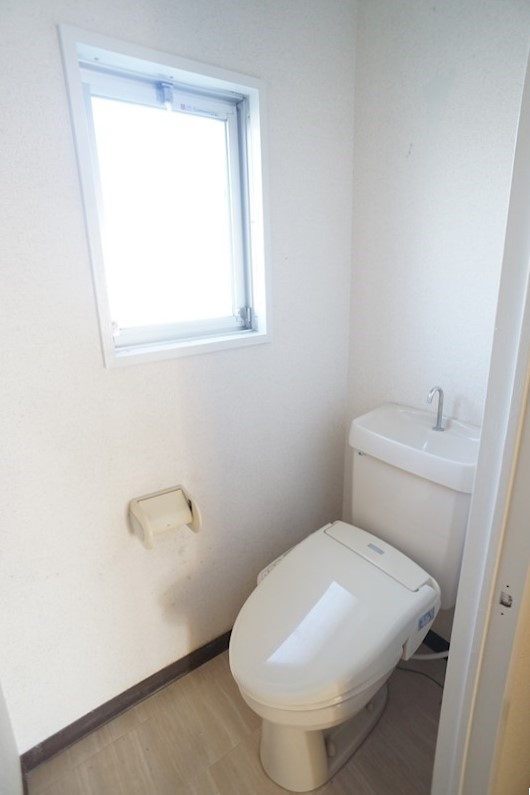 ※別部屋の写真です
清潔感のあるトイレ