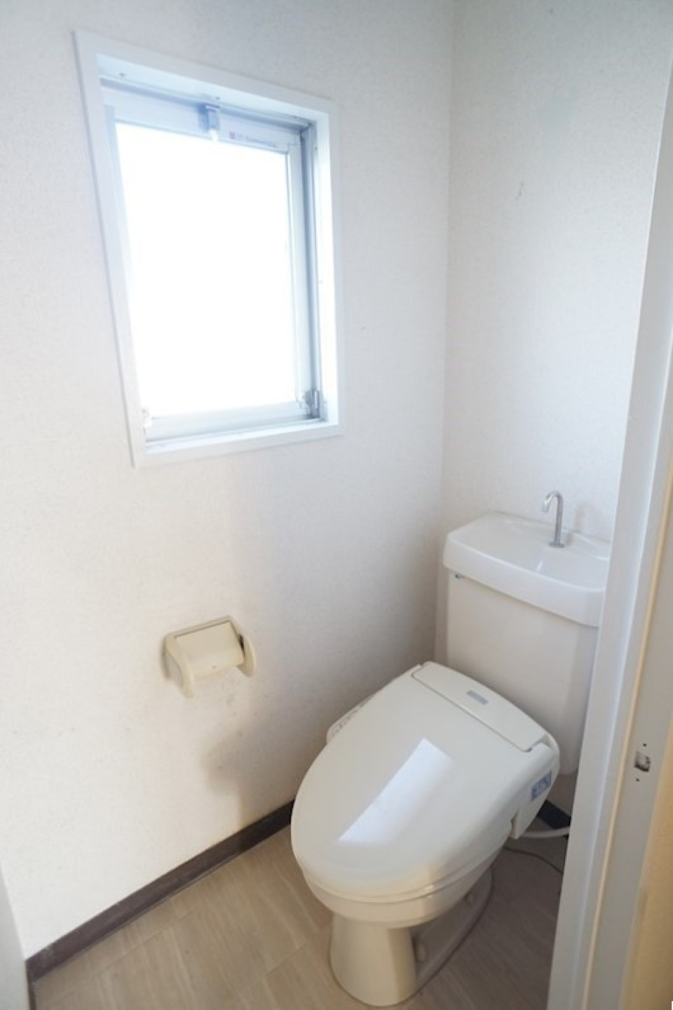 ※別部屋の写真です
清潔感のあるトイレ