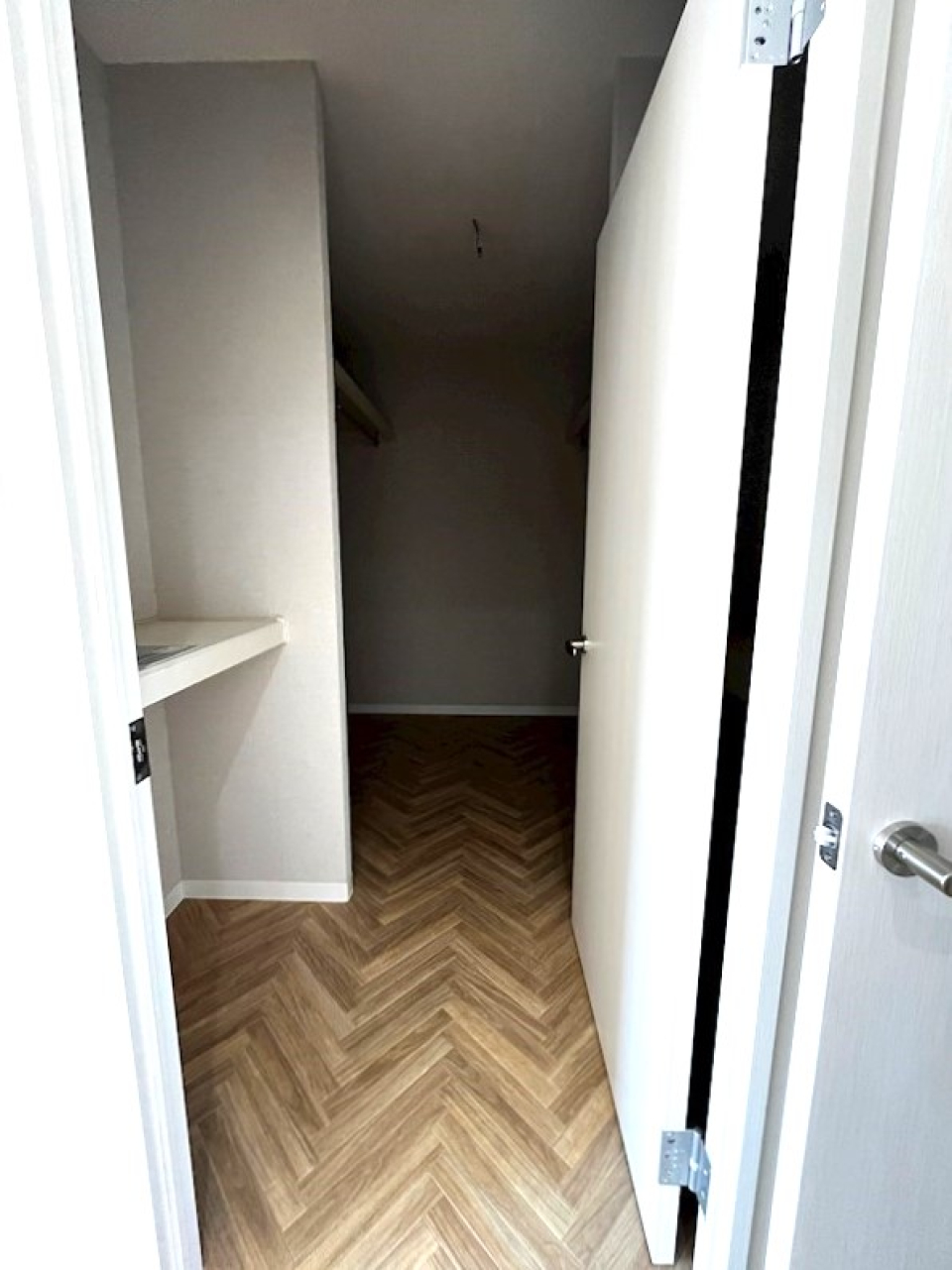 ※別部屋の写真です
ウォークインクローゼットの様子