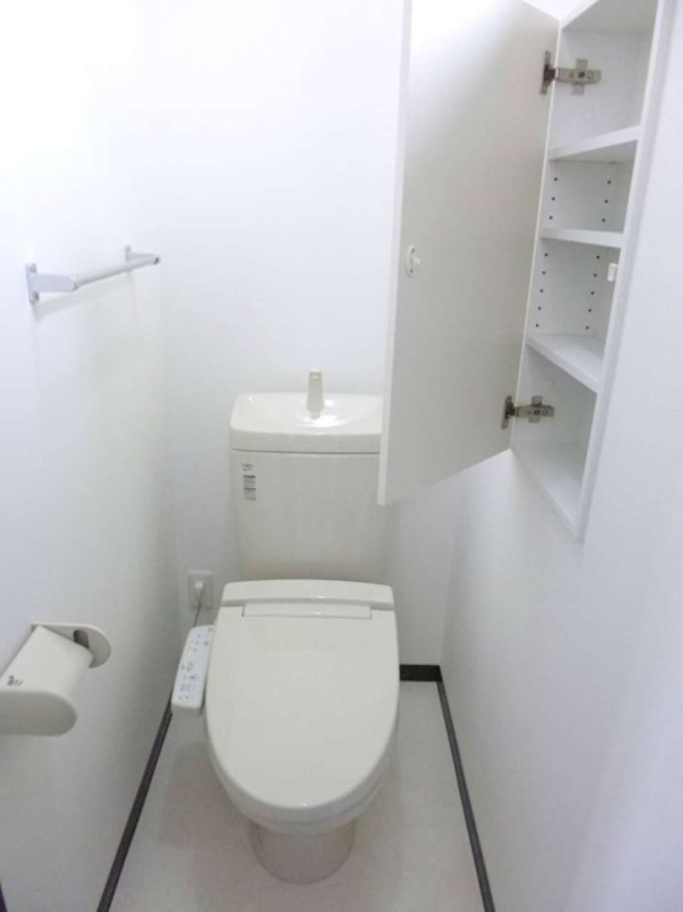 あると嬉しい収納スペースがトイレにも！
各階にトイレがあります
