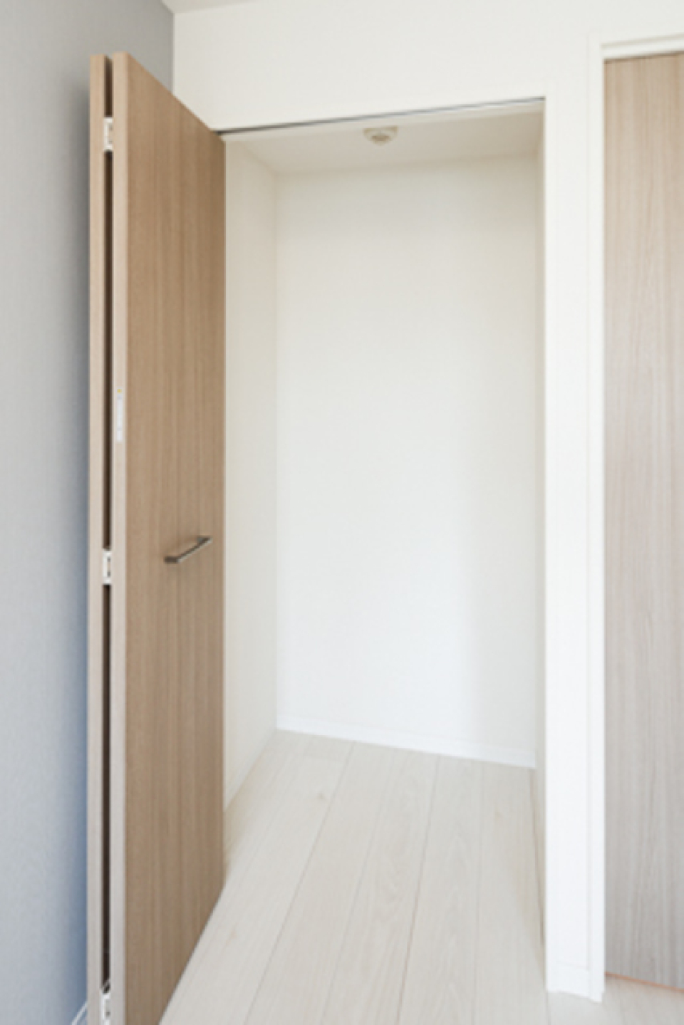 ここにも収納！1Kにここまで収納があるのは嬉しいですよね！
※写真は同タイプ住戸です。