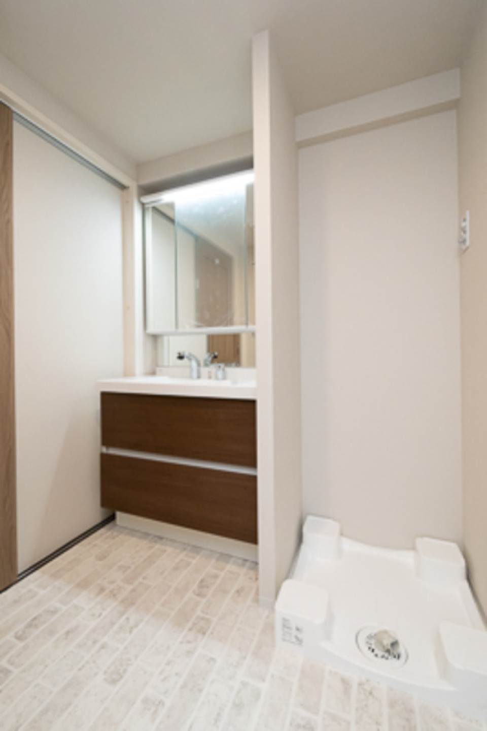 床がオシャレ。清潔感がある空間です。
※写真は同タイプ住戸です。