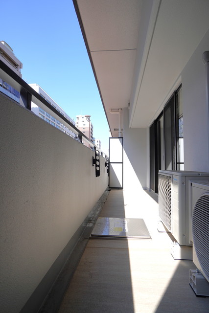 バルコニーの様子。※写真は同タイプ住戸です。