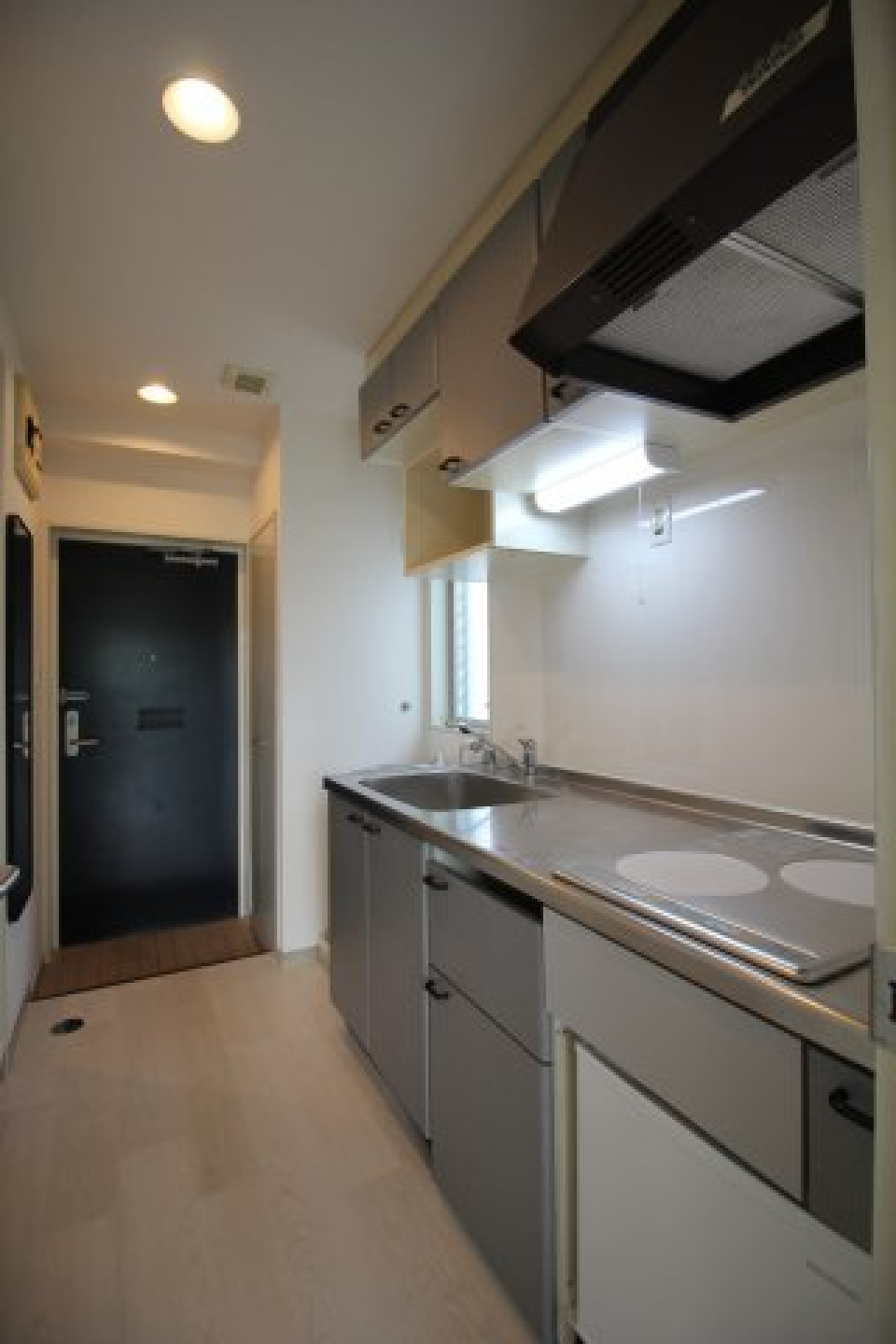 キッチンも、作業スペースがあるので、お料理がはかどります！
同物件・別部屋画像【左右反転】