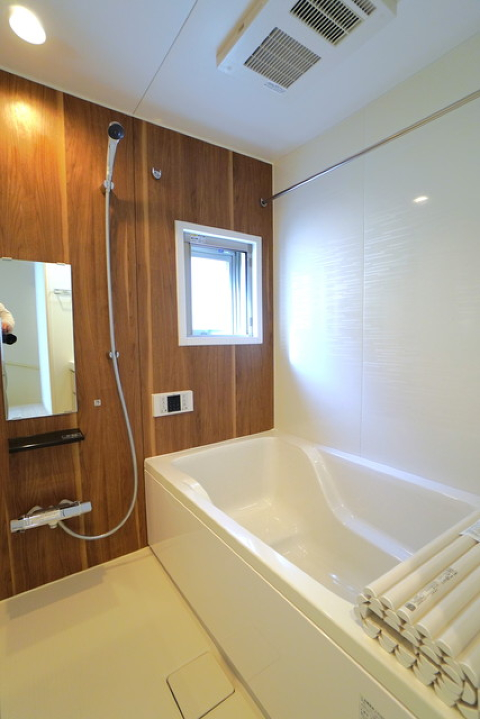 ナチュラルなパネルが導入されている浴室です。※写真は同タイプ住戸です。