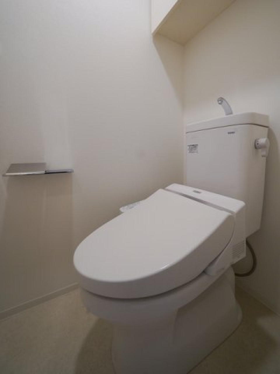 シンプルなトイレです。※写真は同タイプ住戸です。