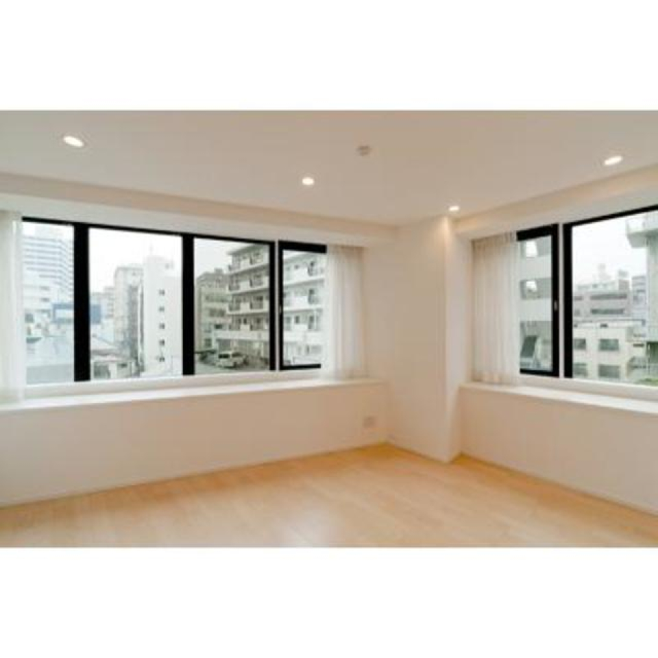 ２方から光が入るので、光を集めるのには困りませんね！
※写真は同タイプ住戸です。