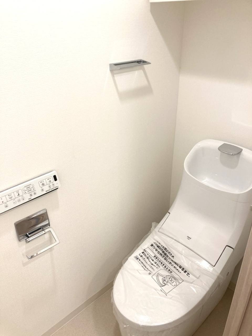 シンプルなトイレです。※写真は同タイプ住戸です。