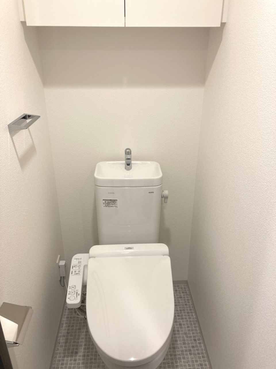 棚があるので掃除用具を整理整頓しやすそうです。※写真は同タイプ住戸です。