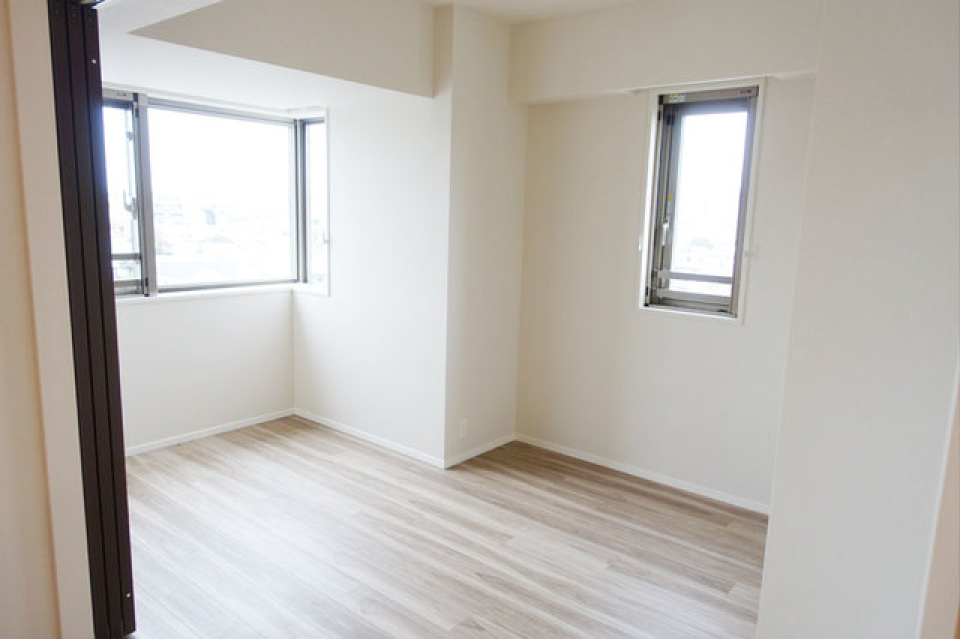 １１．０帖のLDKと６.４帖の個室があります。です。※写真は同タイプ住戸です。