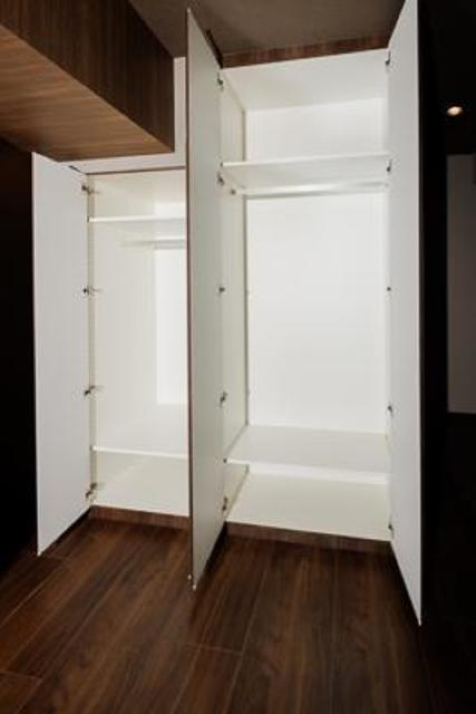 収納を開けた時の様子です。※写真は同タイプ住戸です。
