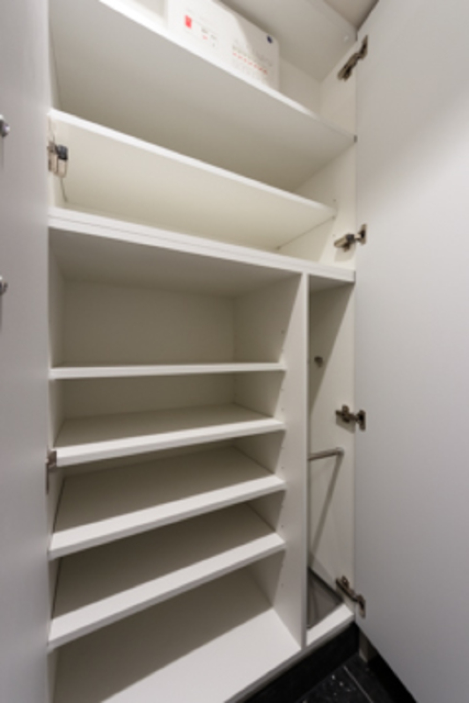 シューズBOXもこの通り、しっかり収納出来そうです。
※写真は同タイプ住戸です。