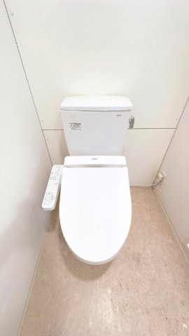 清潔感あるトイレに、どこか芸術性を感じませんか？感じなかったらごめんなさい。勢いでお伝えしてます。