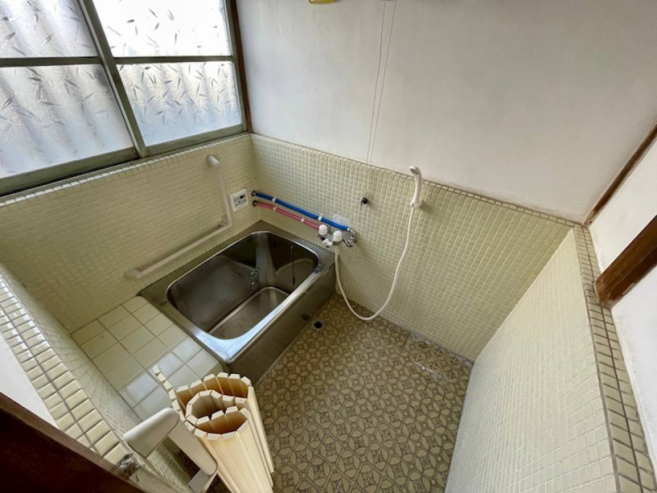 昭和感あふれるステンレスの浴槽