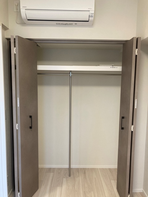 クローゼットを開けた時の様子です。※写真は同タイプ住戸です。