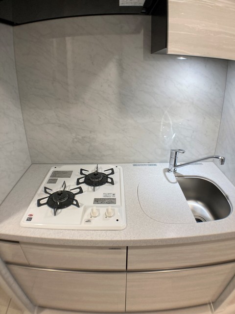 2口のガスコンロが導入されたキッチンです。※写真は同タイプ住戸です。