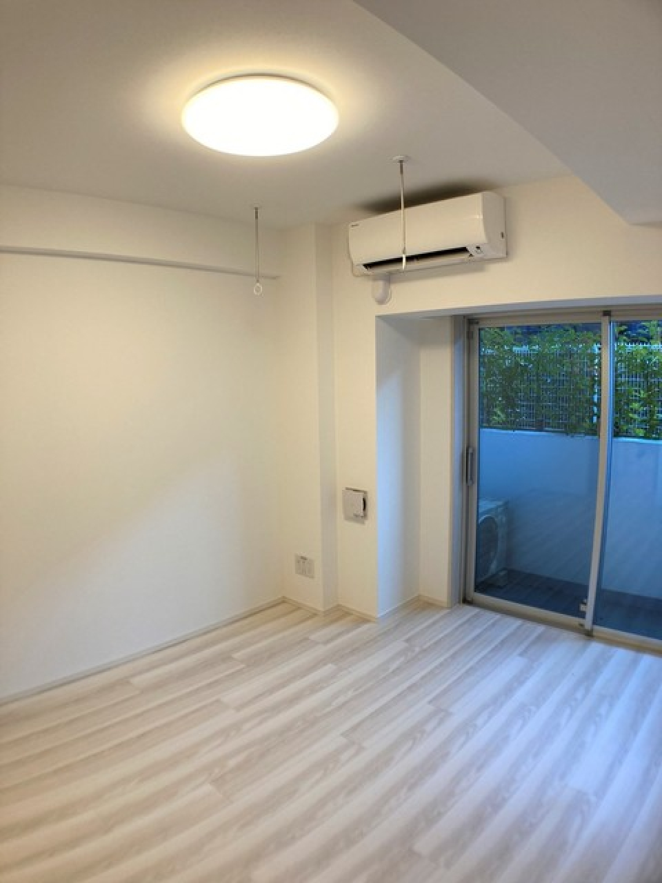 7.4帖の1LDKです。写真は同タイプ住戸です。