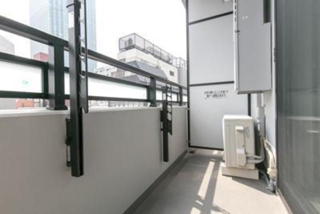 バルコニーに出た時の様子。※写真は同タイプ住戸です。