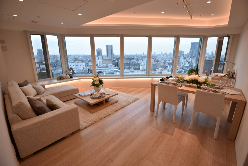 13階から新宿の眺望を楽しめる。