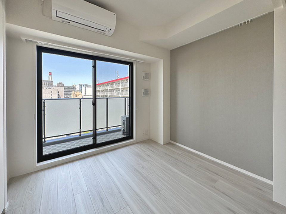 グレーの壁紙がオシャレですね！※写真は同タイプ住戸です。