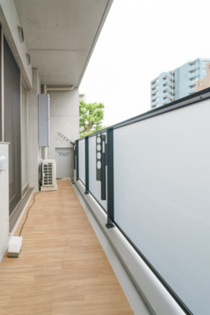 バルコニーに出た時の様子。※写真は同タイプ住戸です。