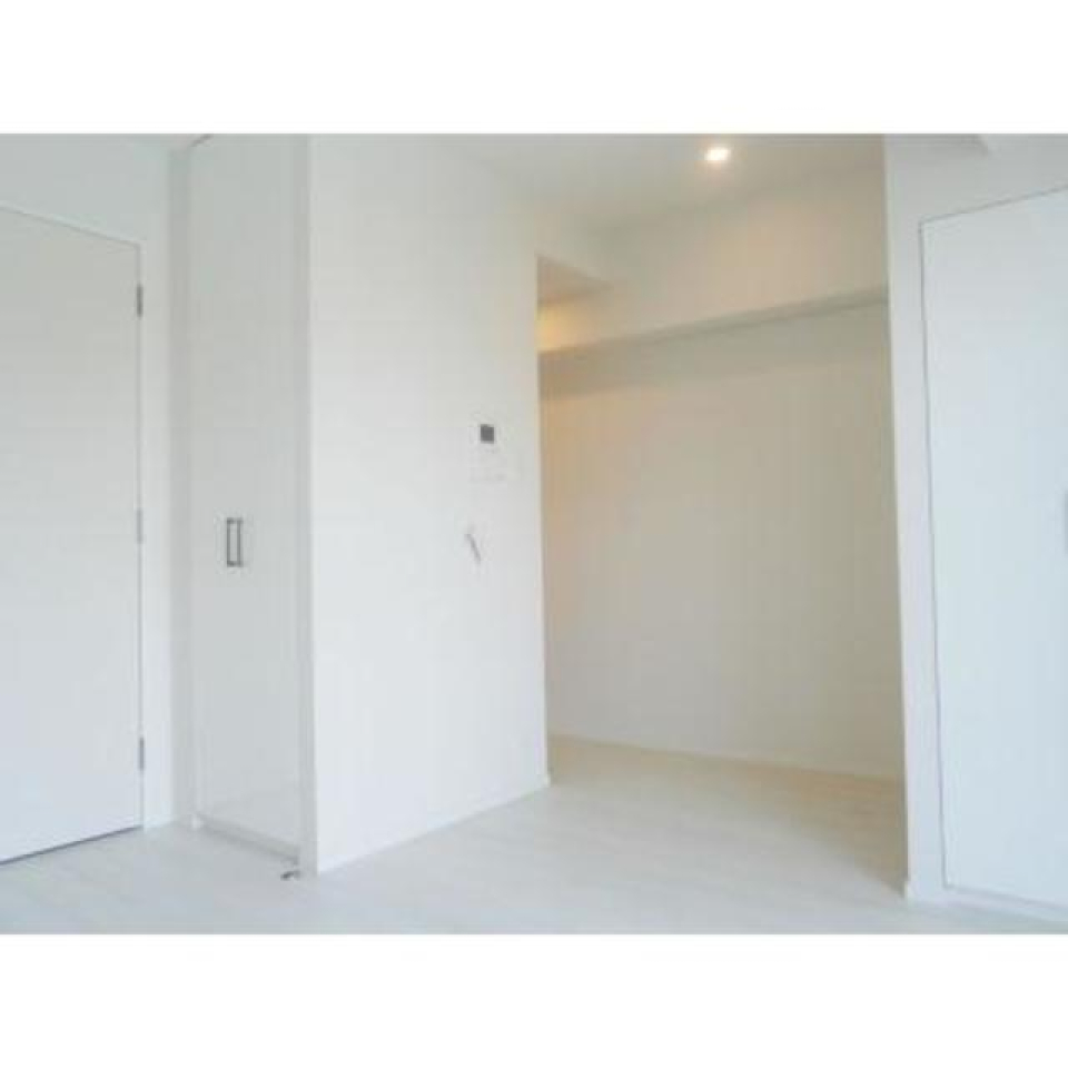 収納を開けた時の様子。※写真は同タイプ住戸です。