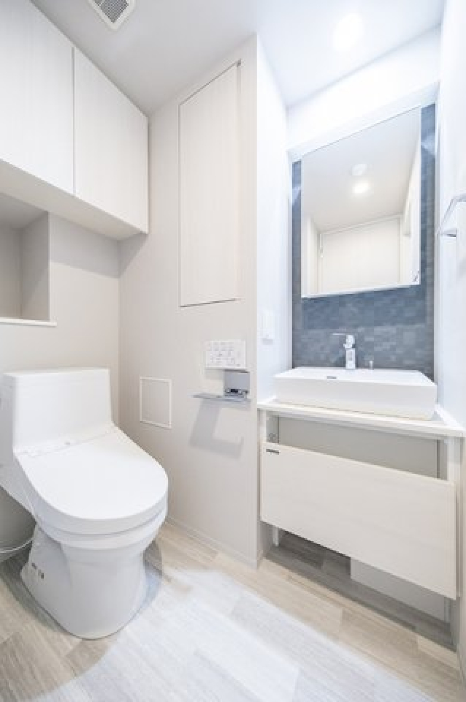 清潔感のある洗面台も、利便性とデザイン性を兼ね備えた空間となっています。
※写真は同タイプ住戸です。