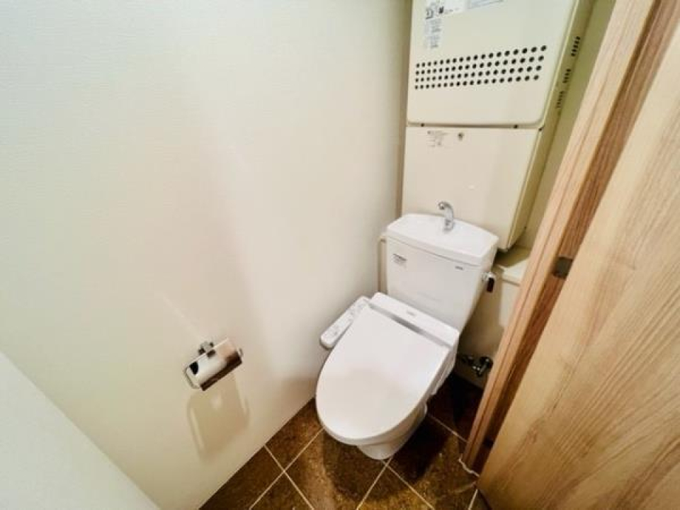 トイレはちょっとごチャットしている印象。