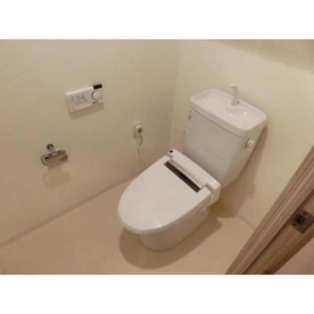 シンプルなトイレです。※写真は同タイプ住戸です。