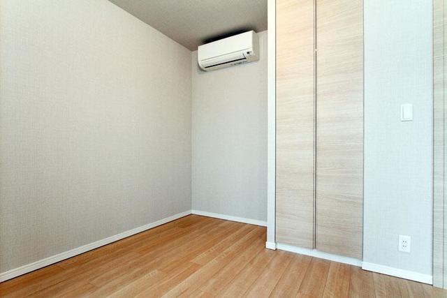 洋室は６．０帖と４．４帖あります。※写真は同タイプ住戸です。