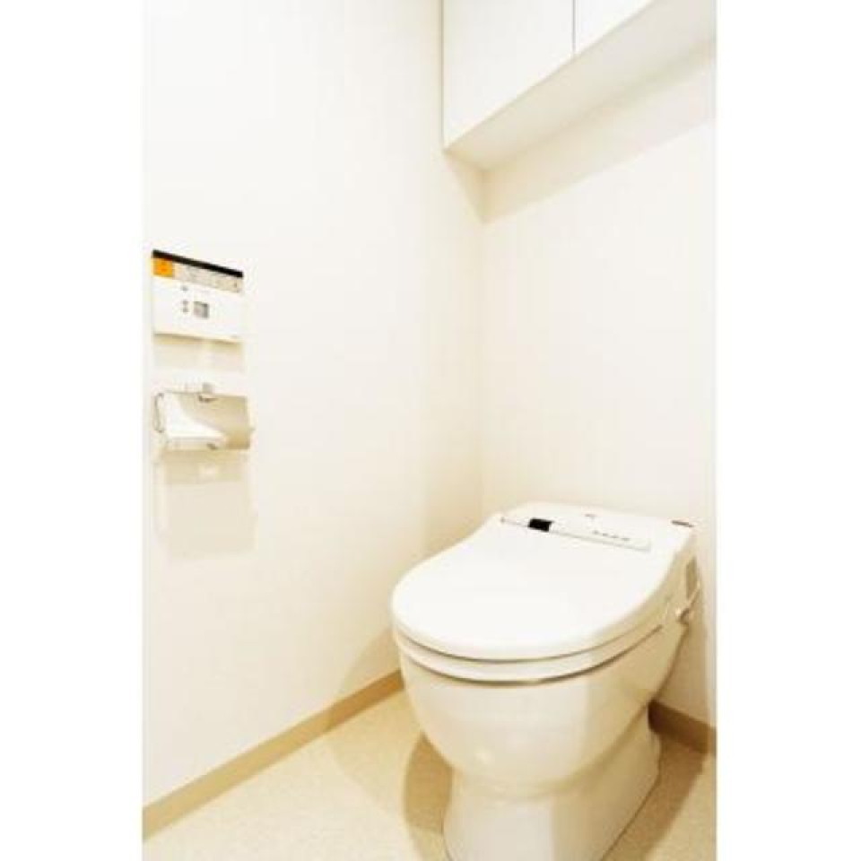 棚があるので掃除用具など整理整頓しやすそうですね※写真は同タイプ住戸です。