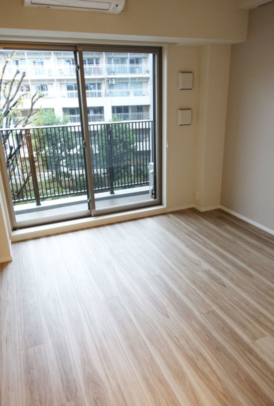 バルコニーへのアクセスができます。※写真は同タイプ住戸です。