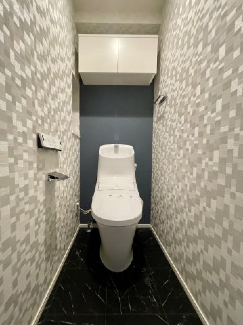 スタイリッシュなトイレ。
壁とゆう壁がおしゃれになってます。