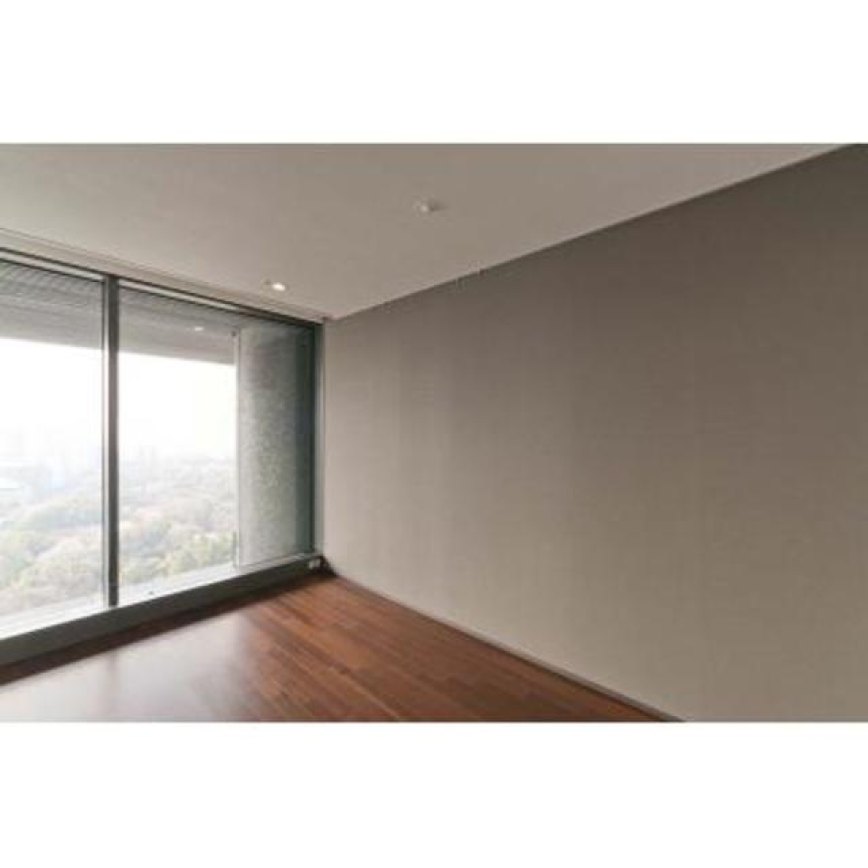 アクセントウォールがグレーで、落ち着いた空間を演出。
※写真は同タイプ住戸です。