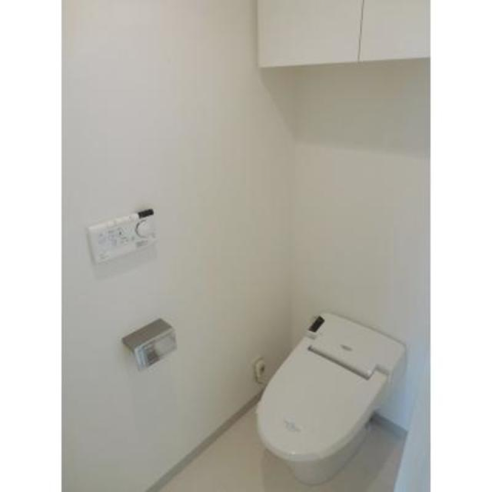 トイレは収納があります
※写真は同タイプ住戸です。