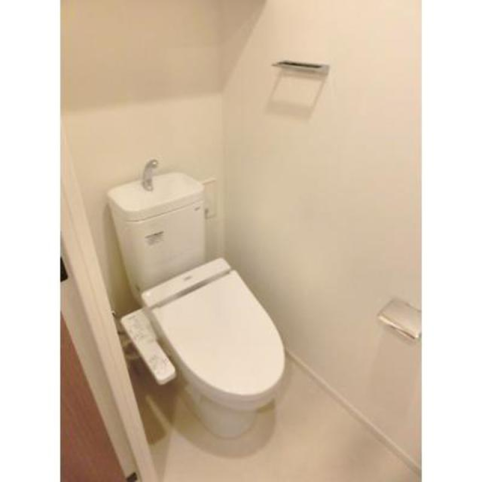 シンプルなトイレです。※写真は同タイプ住戸です。