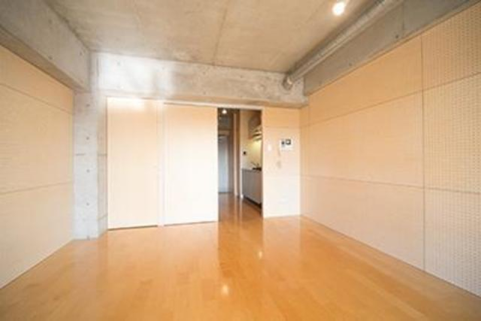 コンクリート張りの天井になります。※写真は同タイプ住戸です。