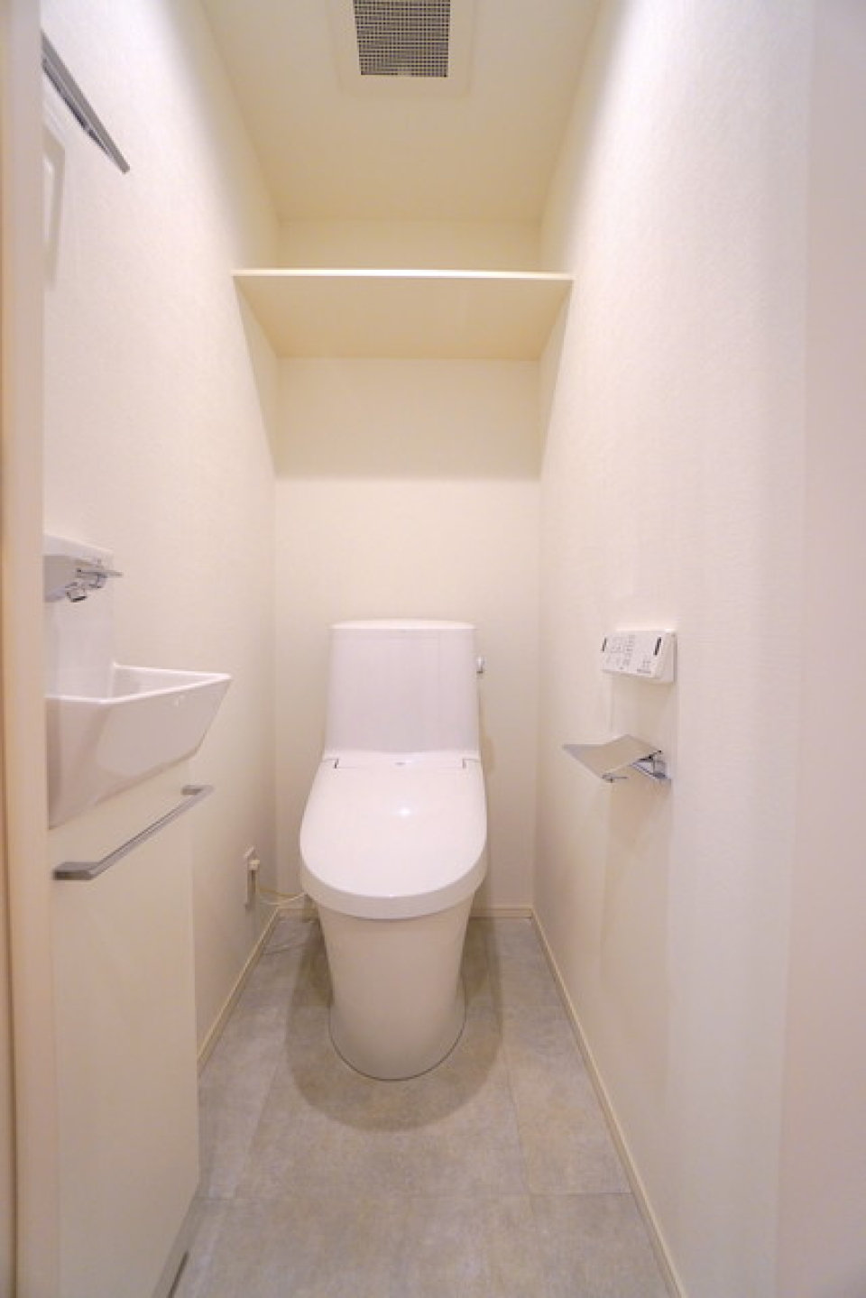 トイレはシンプルな造りになっています。
※写真は同タイプ住戸です。