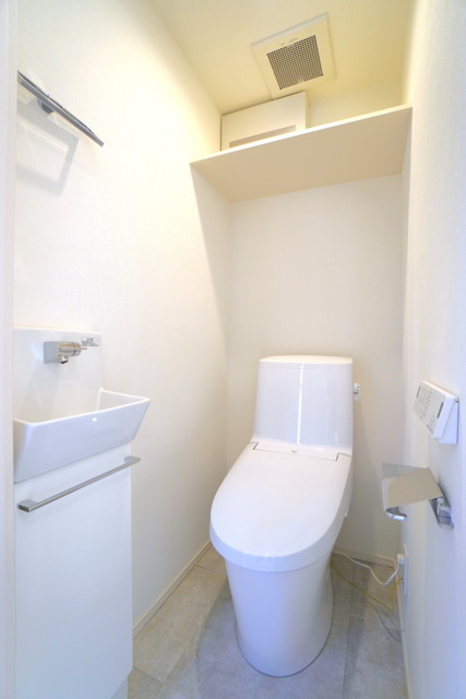 シンプルなトイレです。
※写真は同タイプ住戸です。