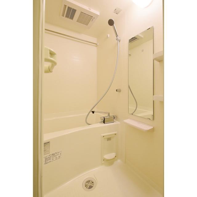 シンプルな白いトイレです。