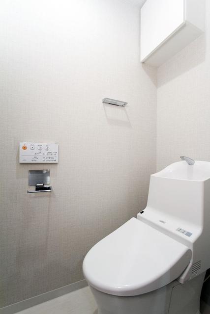 シンプルなトイレです。※写真は同タイプ住戸です。