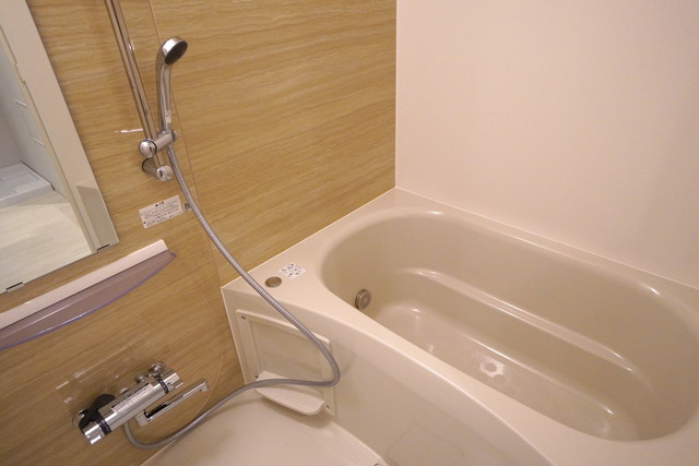 ナチュラルブラウンが特徴的な浴室です。
※写真は同タイプ住戸です。