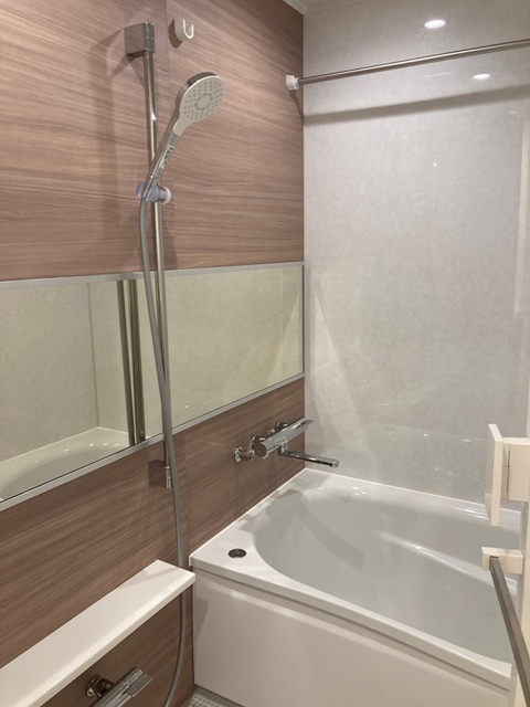 浴室はブラウンで落ち着いた雰囲気です。
※写真は同タイプ住戸です。