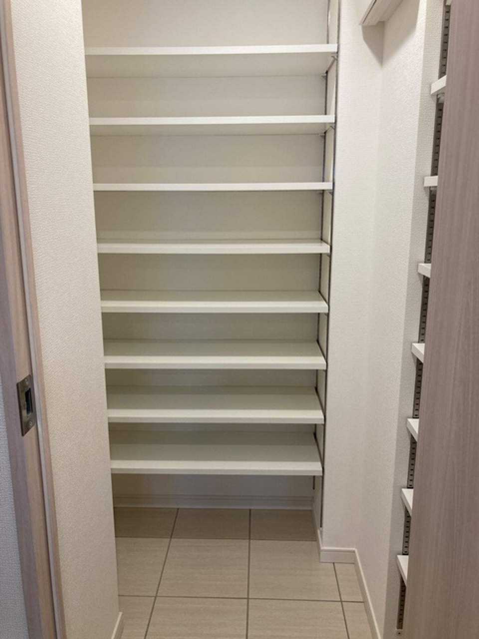 広々としたシューズボックス付きです！靴好きにはたまりません。
※写真は同タイプ住戸です。