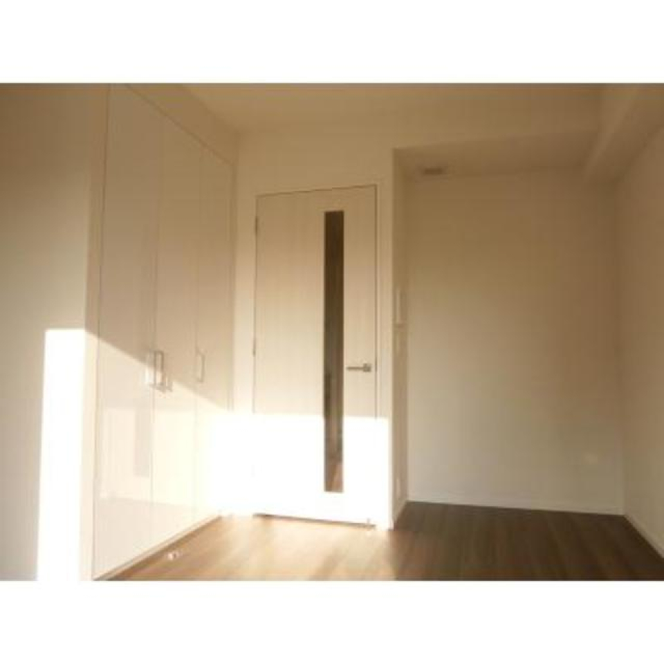扉の横にスペースがります。
※写真は同タイプ住戸です。