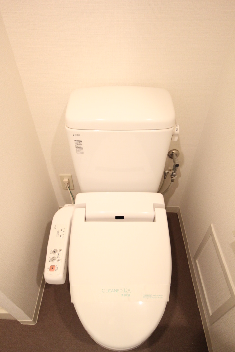 シンプルなトイレ。※参考写真