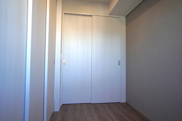 洋室にはクローゼットが付いています。
※写真は同タイプ住戸です。
