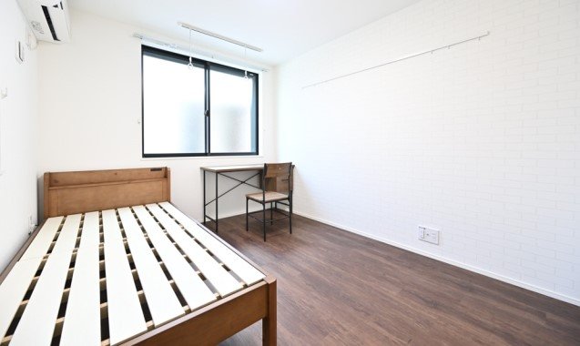 こちらのスタイリッシュなお部屋は、築年数も浅いので、様々な新しい設備が整っています。